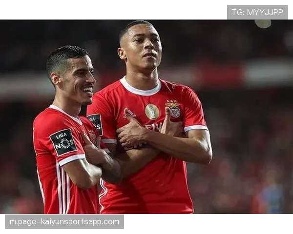 帕夫利季斯拉边策应+回防 桥头堡中锋战术角色助本菲卡反击提速